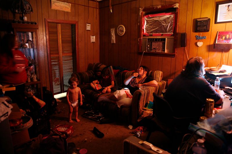 © Uno  Yi - The family spends a Sunday afternoon in the living room on Sunday.