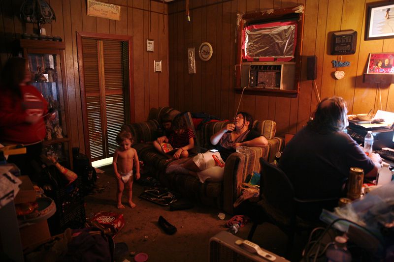 © Uno  Yi - The family spends a Sunday afternoon in the living room on Sunday.