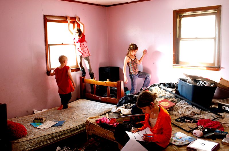 © Uno  Yi - David, Abby and Piper play while Regina does homework.