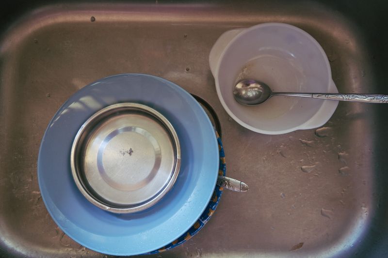 © Wen Hui - Unwashed Dishes