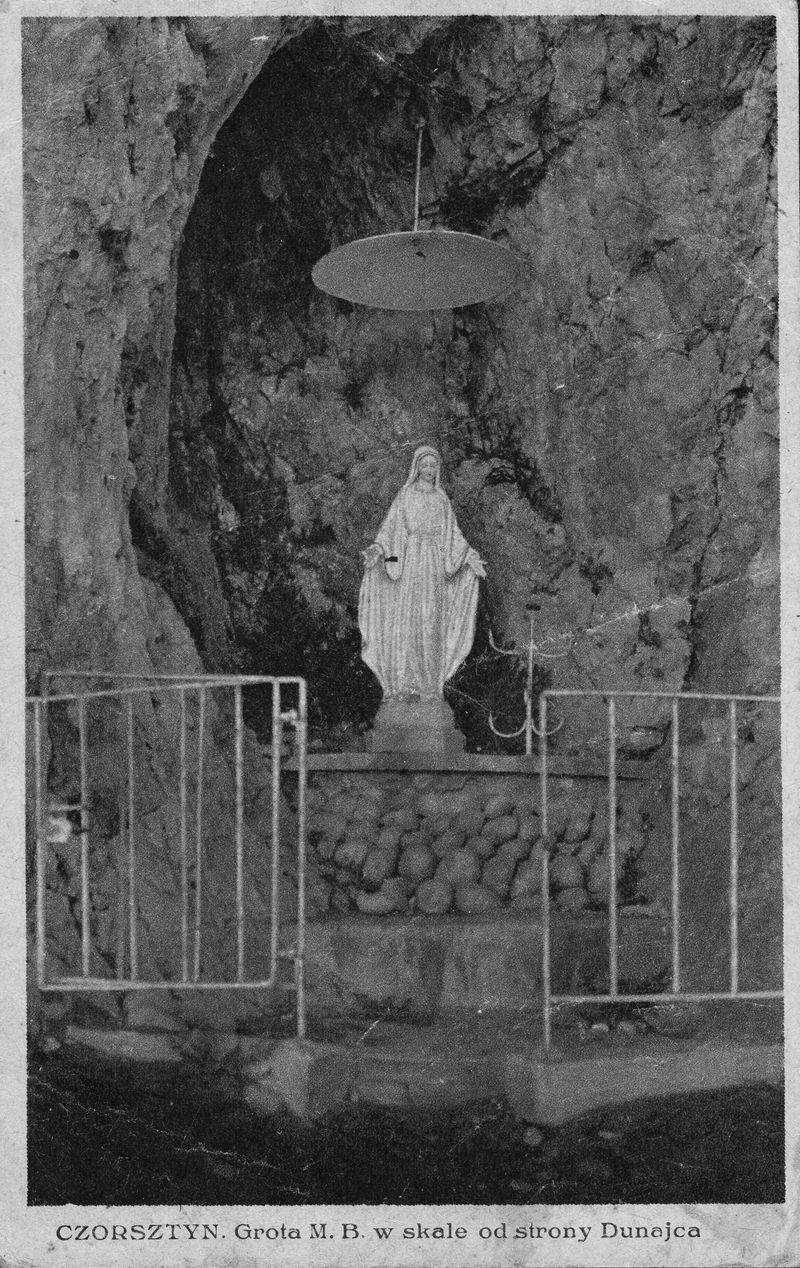 © Tori Ferenc - Image from the A Fantasy on Polish Airs photography project