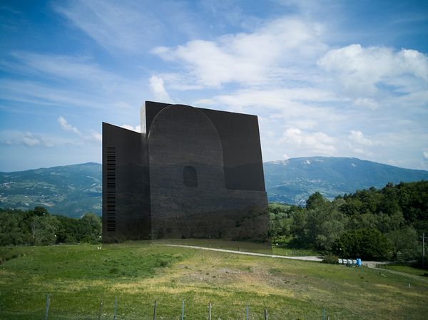 © sauro errichiello - Image from the Dystopian fifth-dimensional future photography project