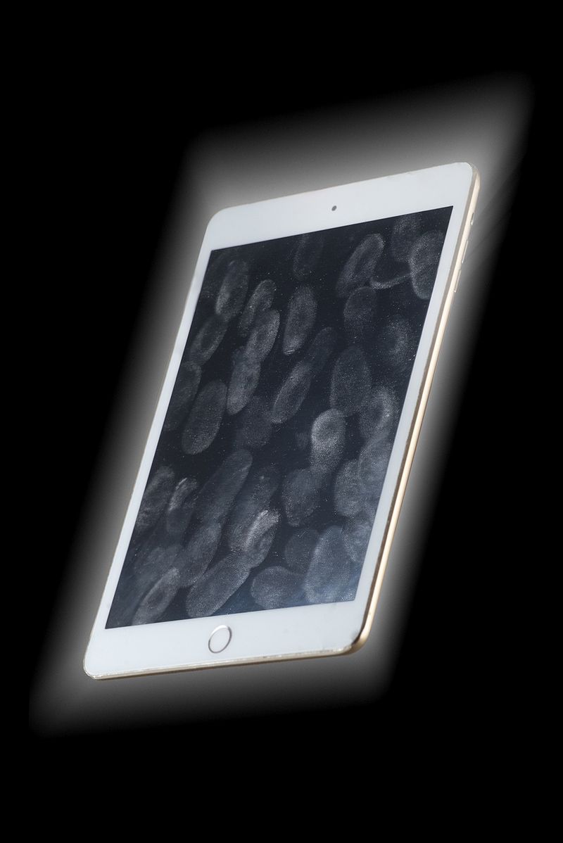 © Esteban Fuentes - Image from the Keep in touch photography project