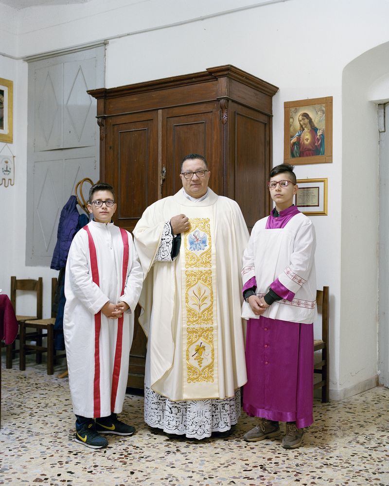 © Simone Donati - Don Sergio with 2 altar boys, Nocera Terinese (CZ), 2016