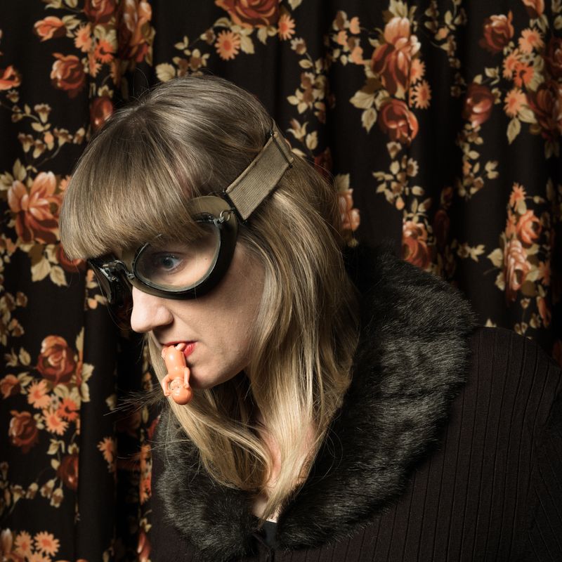 © Nina Röder - Selfportrait with grandfather’s aviator glasses