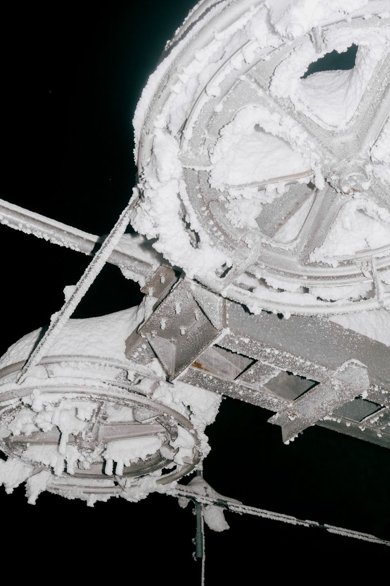 © Oliver Lantos - Frozen Ski Lift