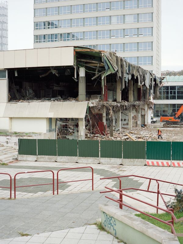 © Oliver Lantos - Oliver Lantos - "Du musst dein Leben ändern" - School