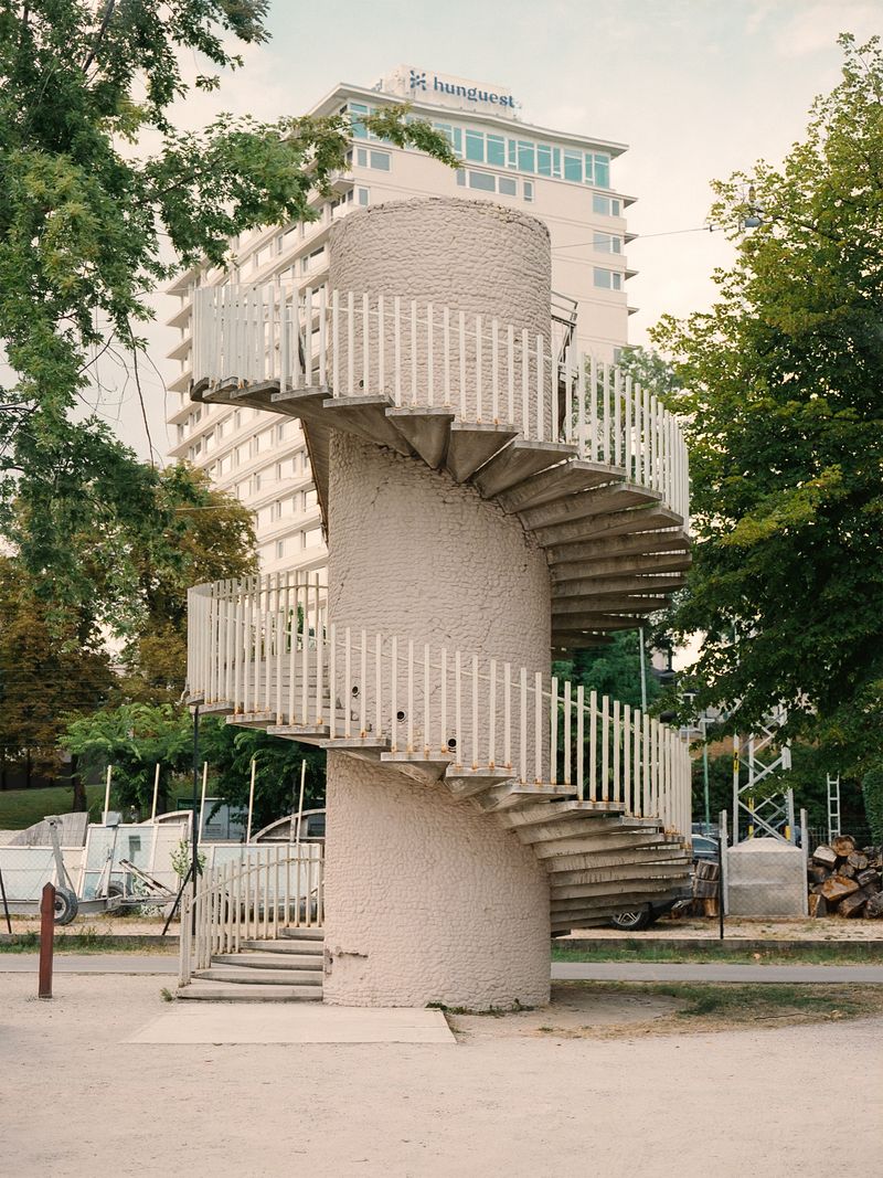 © Oliver Lantos - Oliver Lantos - "Du musst dein Leben ändern" - Stairs