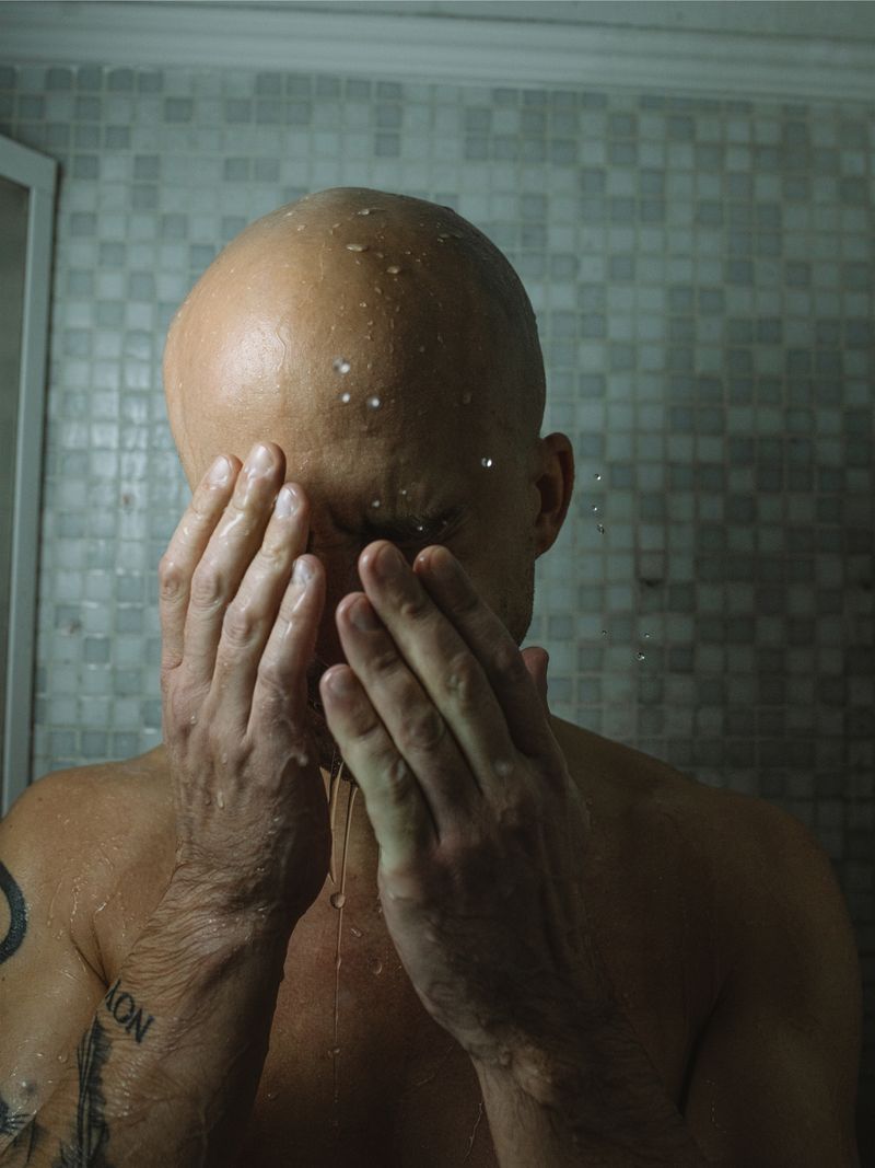 © Oliver Lantos - Oliver Lantos - "Du musst dein Leben ändern" - Shower