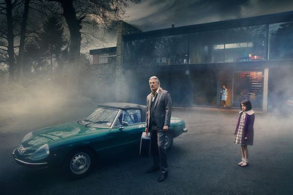 © Gillian Hyland - Look Away