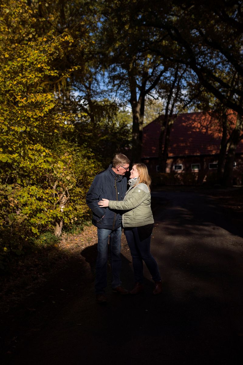 © Patrick Junker & Jonathan Terlinden - Gerd and Insa Kuck take a walk to pick up their daughter Hannah from school.