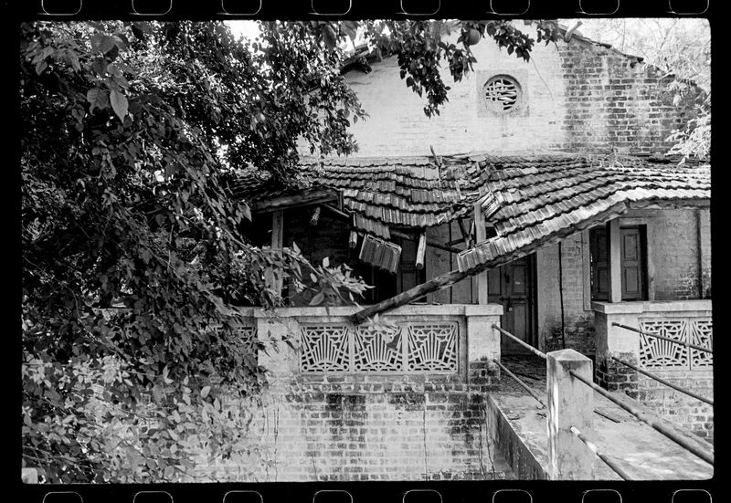 © Anuj Ambalal - Abandoned premise, Khadi Gram Udyog Prayog Samiti