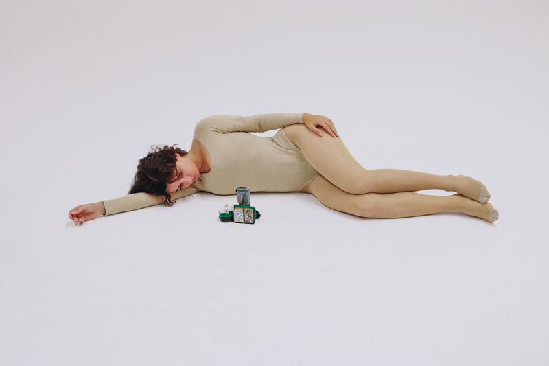 © Caroline Alena Bergwinkl - Perlentaucher (2025) Digital Photograph, studio performance