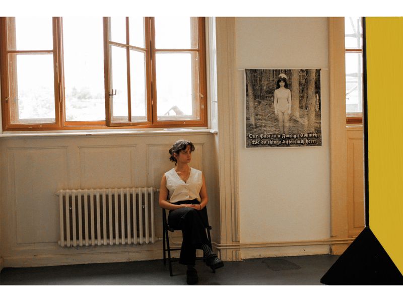 © Caroline Alena Bergwinkl - Our past is a foreign country - White flag (2025) - Digital Photograph, performance, textile screenprint