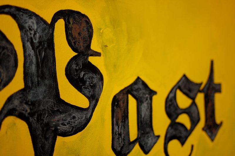 © Caroline Alena Bergwinkl - Yellow Wall Installation