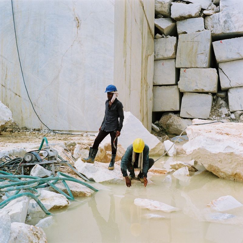 © Michael Rhebergen - Image from the Girls of Piplantri photography project