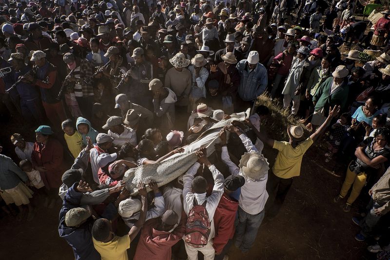 © Klaus Bo - Image from the dead and alive photography project