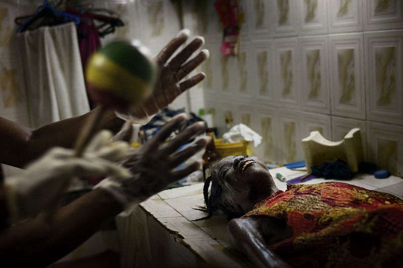 © Klaus Bo - Image from the dead and alive photography project