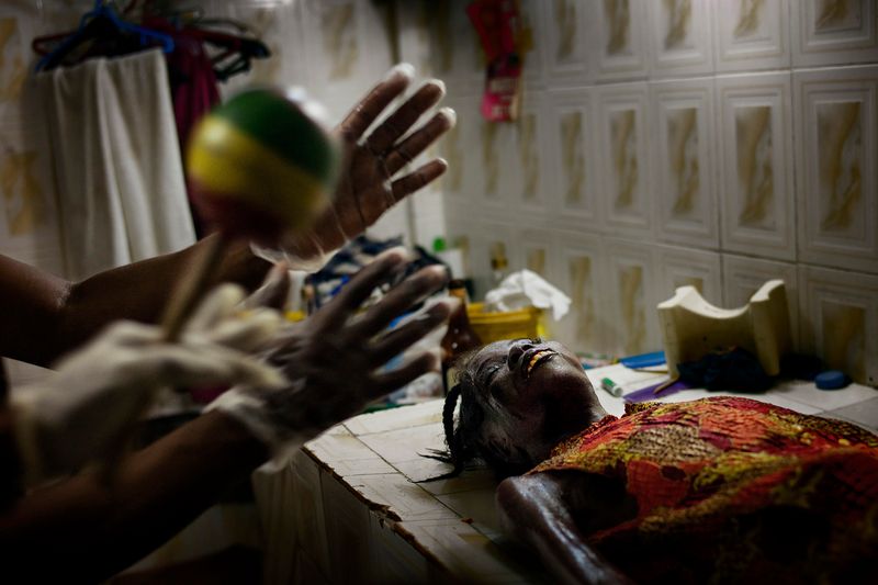 © Klaus Bo - Image from the dead and alive photography project