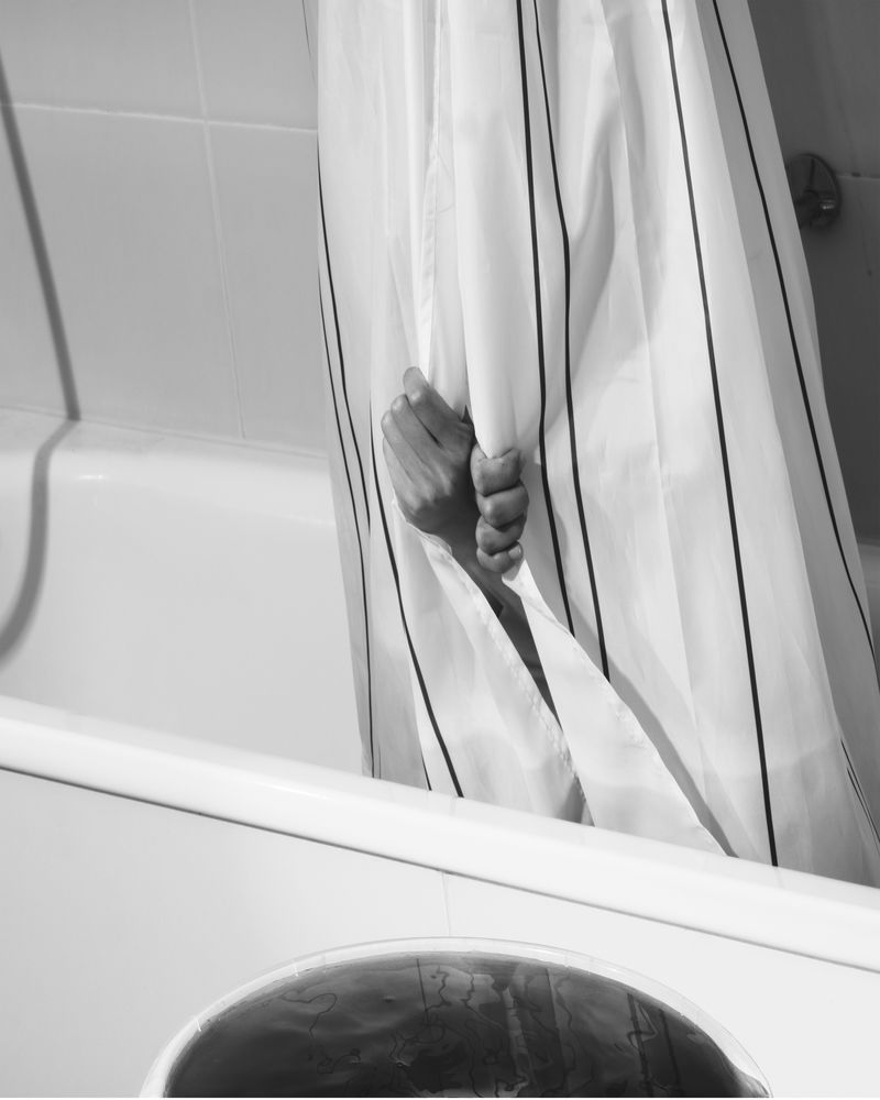 © tianyu wang - Coming into the bathroom without knocking