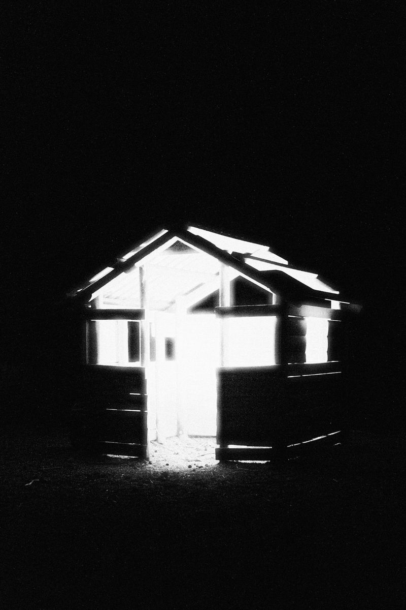 © Anna Guseva - Image from the «The black night calls my name» photography project