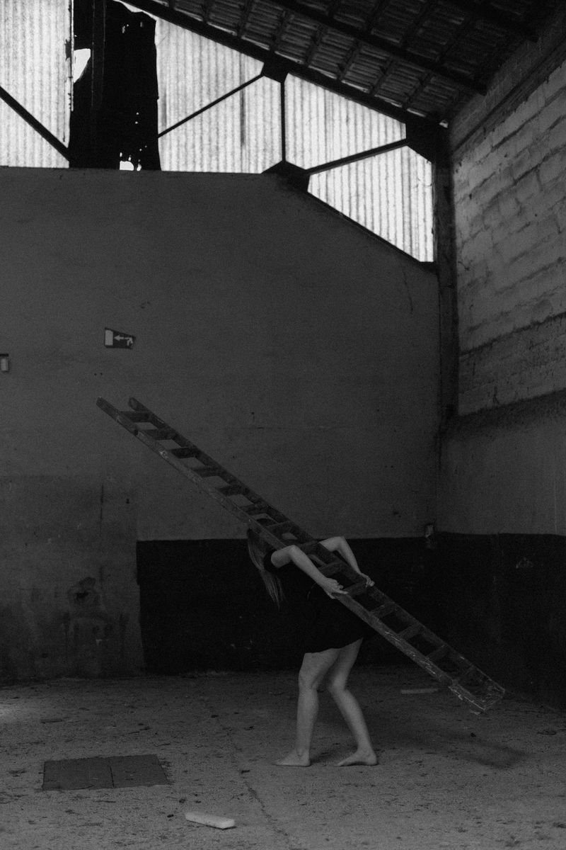 © Anna Guseva - Image from the «The black night calls my name» photography project