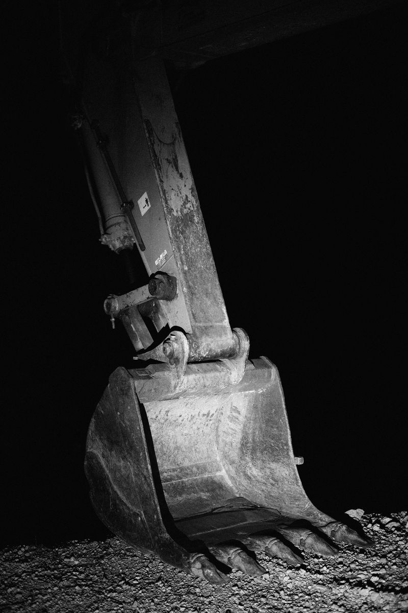 © Anna Guseva - Image from the The black night calls my name photography project