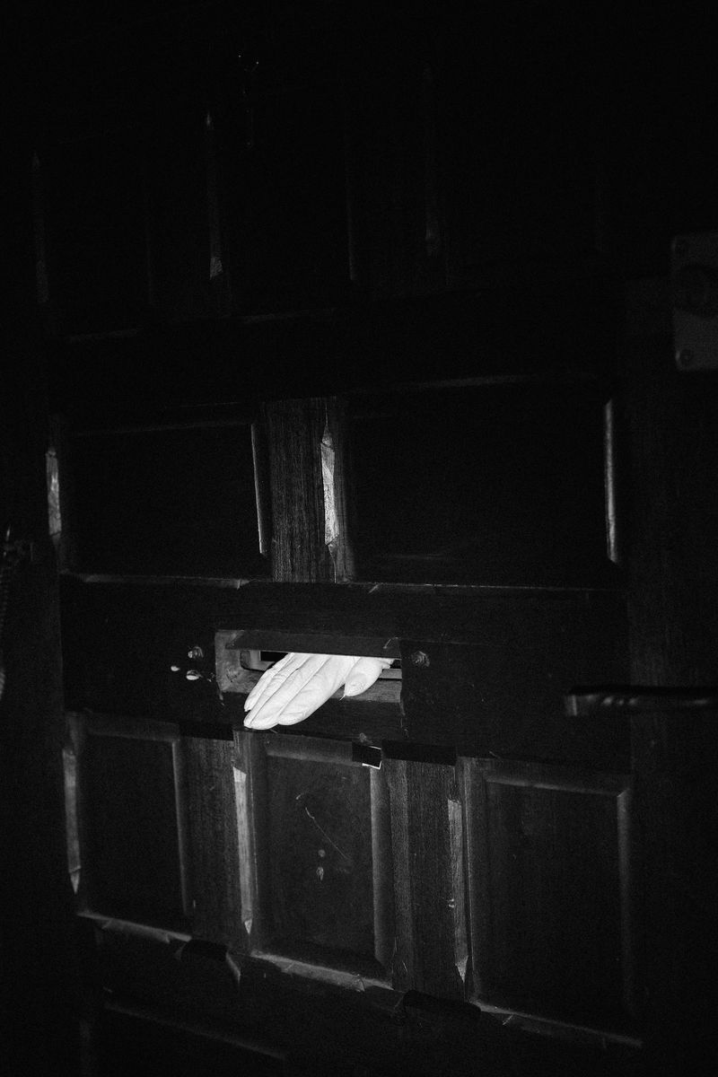 © Anna Guseva - Image from the The black night calls my name photography project