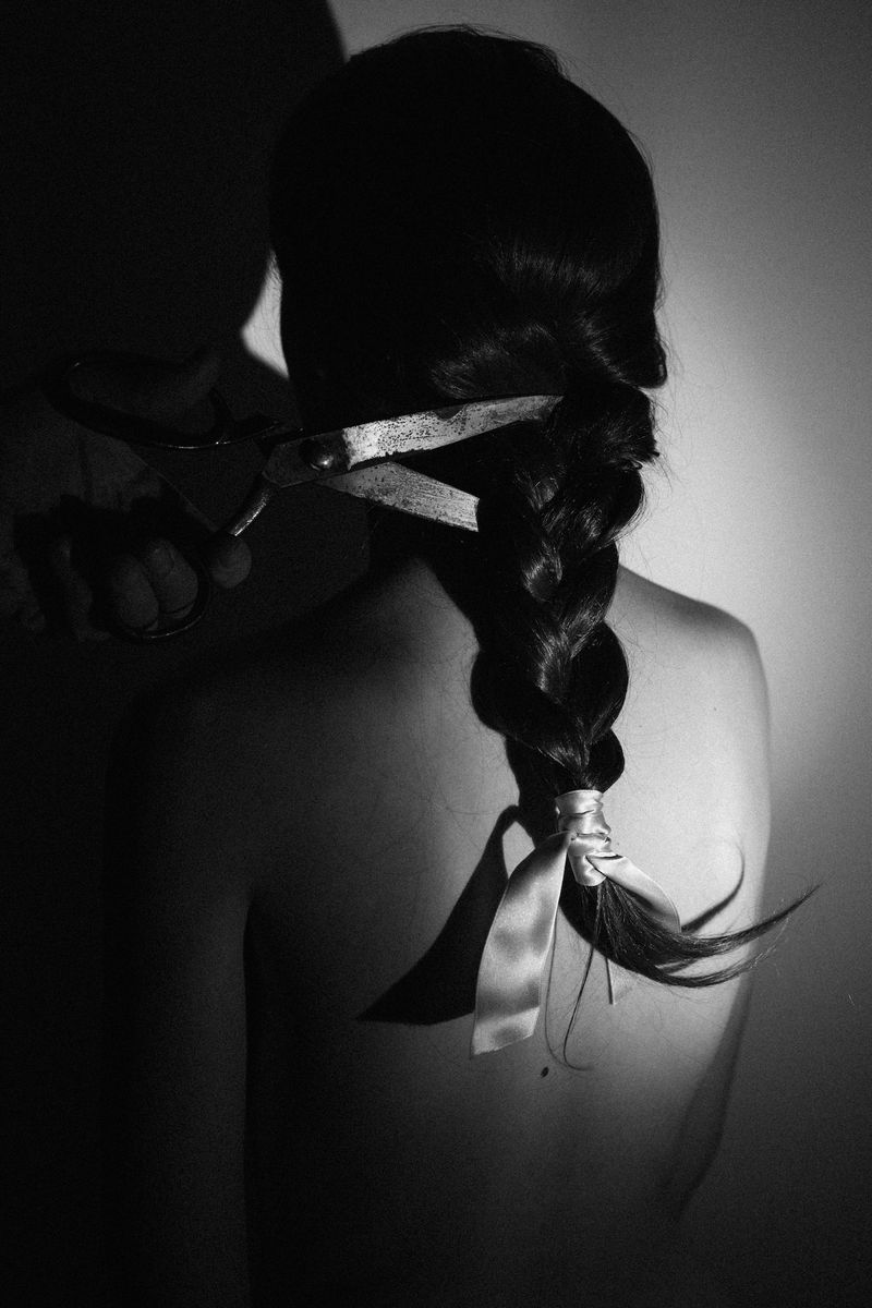 © Anna Guseva - Image from the The black night calls my name photography project