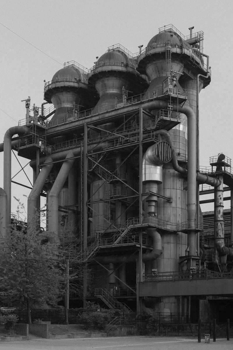 © Anna Guseva - Image from the The black night calls my name photography project