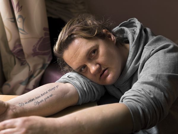 © Polly Braden - Lindsey in the quiet lounge in Elms, rehabilitation unit for women outside Birmingham