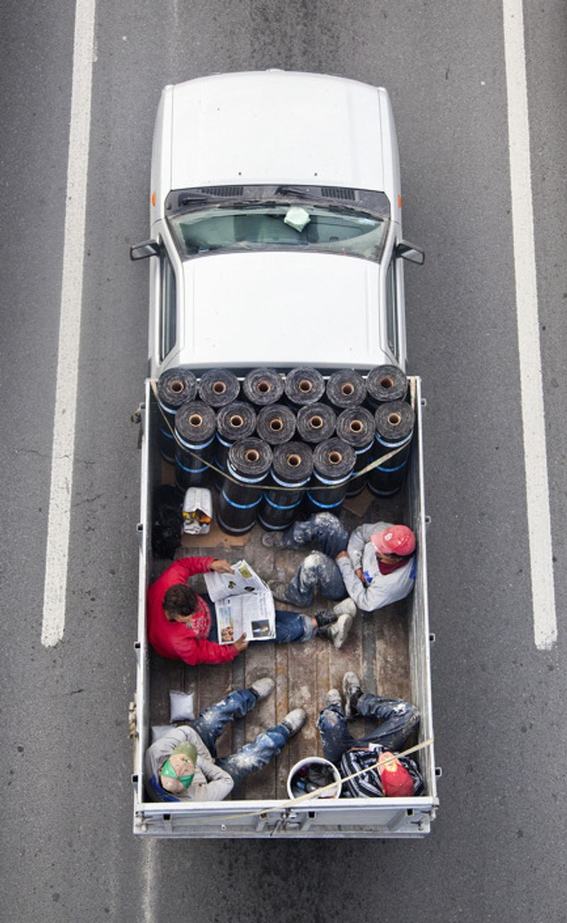 © Alejandro Cartagena - Image from the The Car Poolers photography project