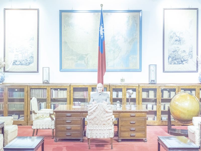 © Chung Ming Ko - Image from the The Graveyard of a Dictator photography project