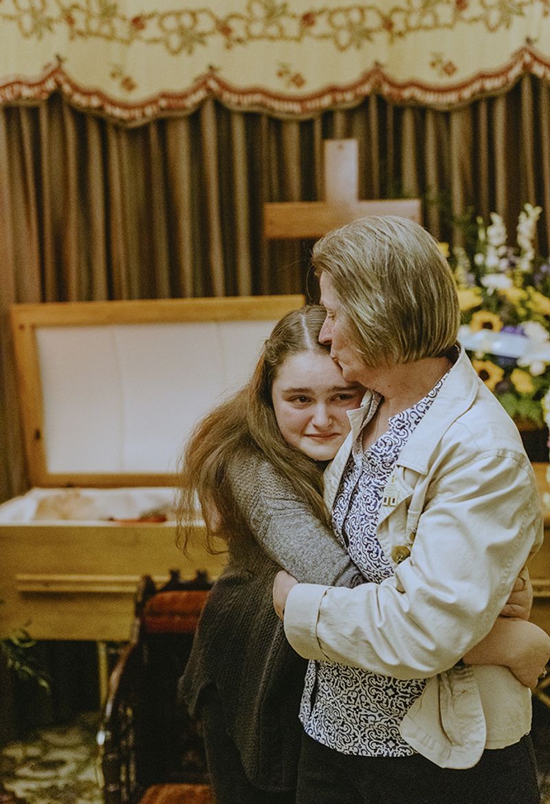 © Hannah Latham - Saying Goodbye, February 2022, 13x19”, Archival Inkjet Print.