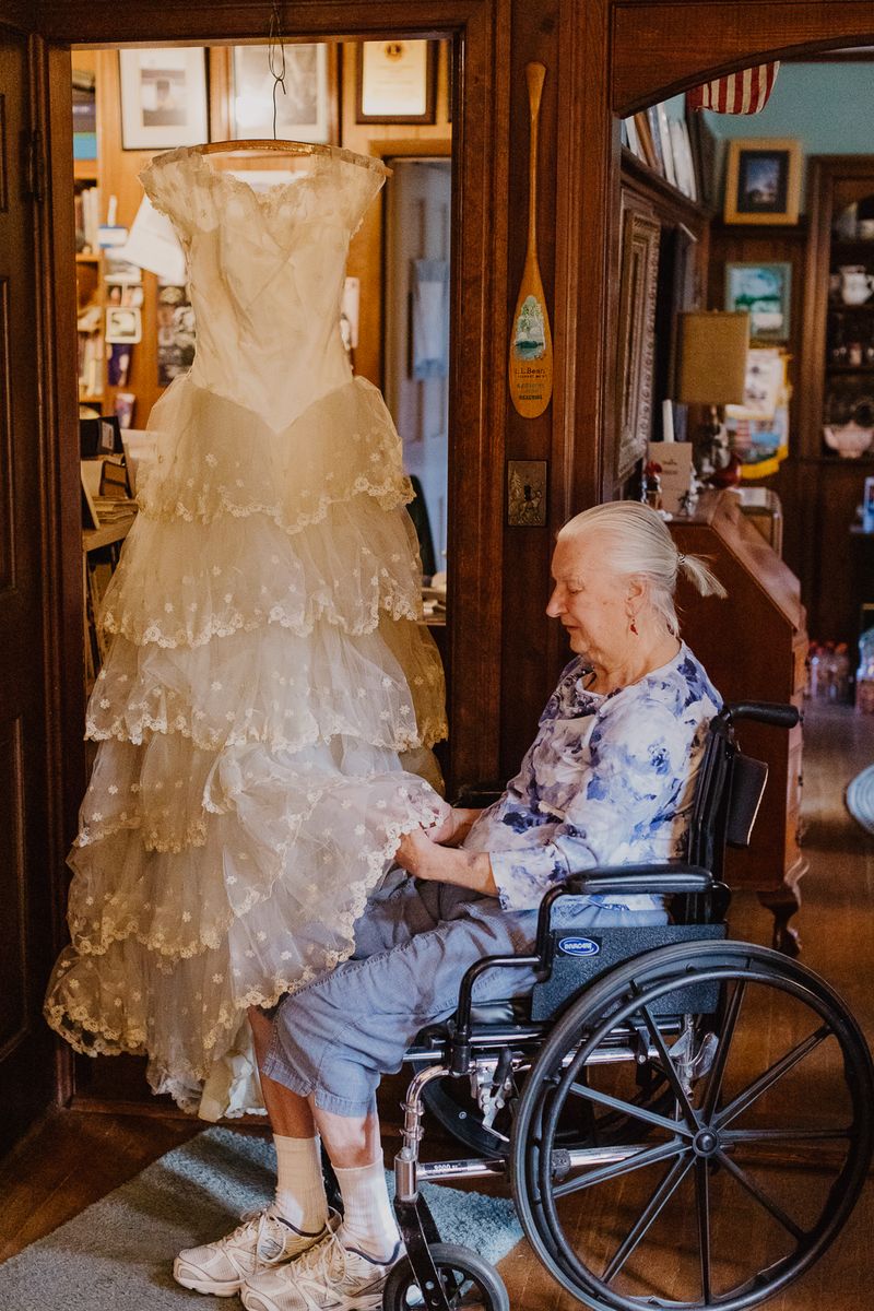 © Hannah Latham - Gram and her Wedding Dress