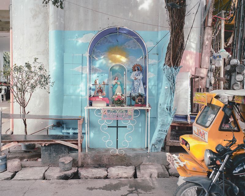 © Sina Niemeyer - Image from the The many wives of Mr. _ photography project