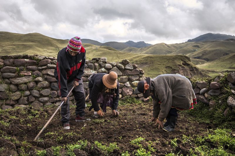 © Gianni Bulacio - Image from the Chiaraje a blood ritual photography project