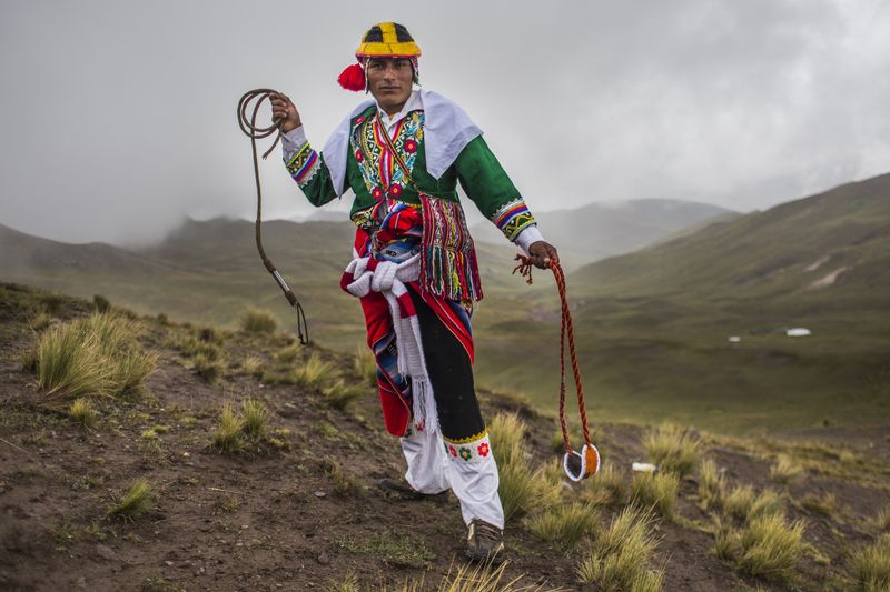 © Gianni Bulacio - Image from the Chiaraje a blood ritual photography project