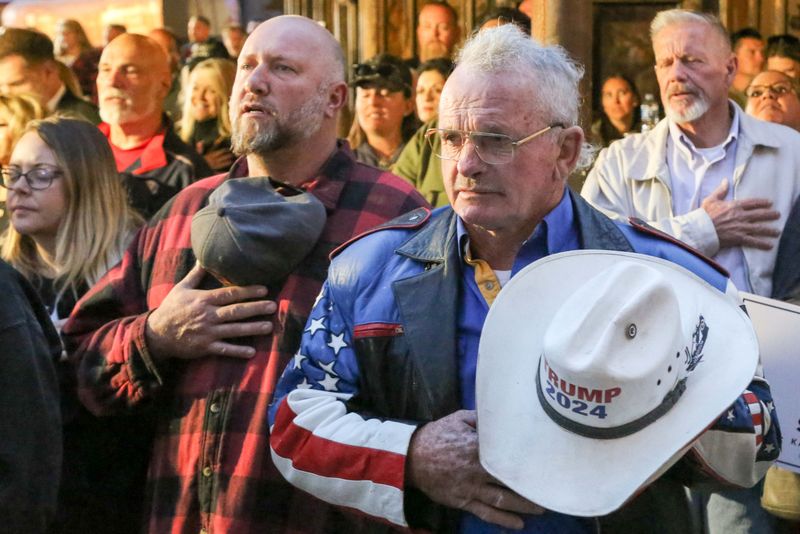 © alexandra buxbaum - People say the Pledge of Allegiance at a political rally for Republican Senate candidate Kari Lake in Cave Creek, Arizona.