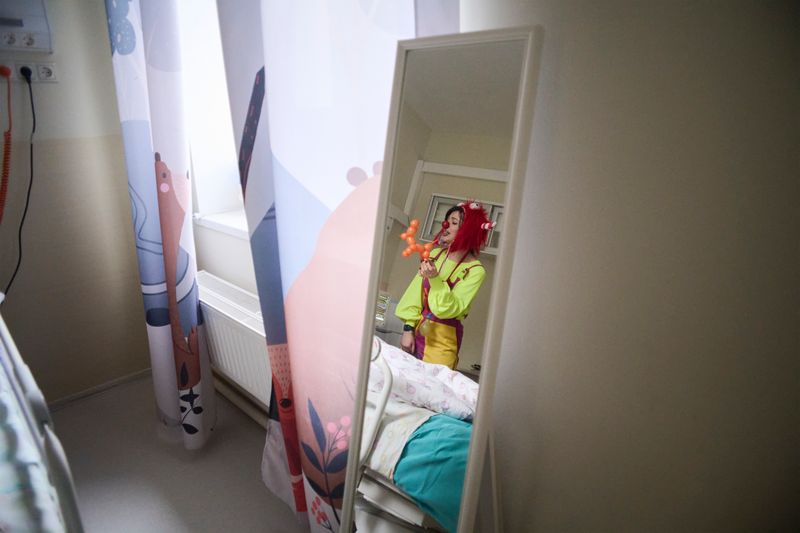 © Aleksandra Konoplyeva - Isabella with a toy made herself smiling to a patient