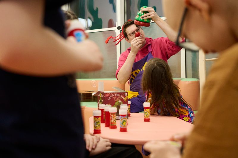 © Aleksandra Konoplyeva - Lesha is launching a bubble toy