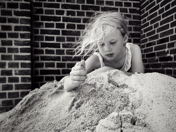 © Julia Zyrina - The one who scraped their belly on the sand in June