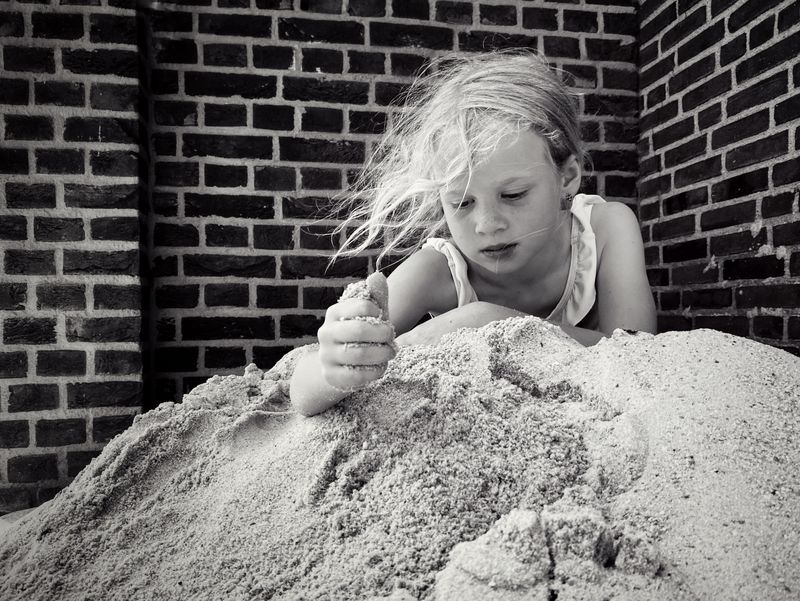 © Julia Zyrina - The one who scraped their belly on the sand in June