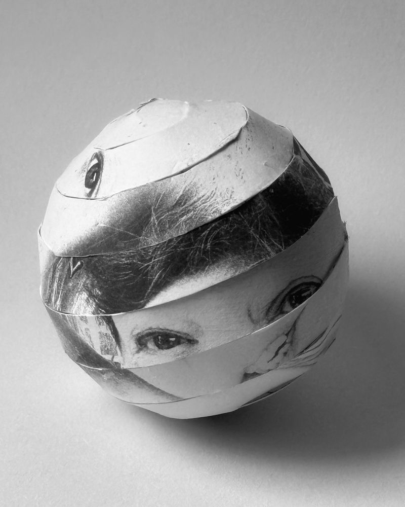 © Julia Zyrina - Image from the The geometry of kinship photography project