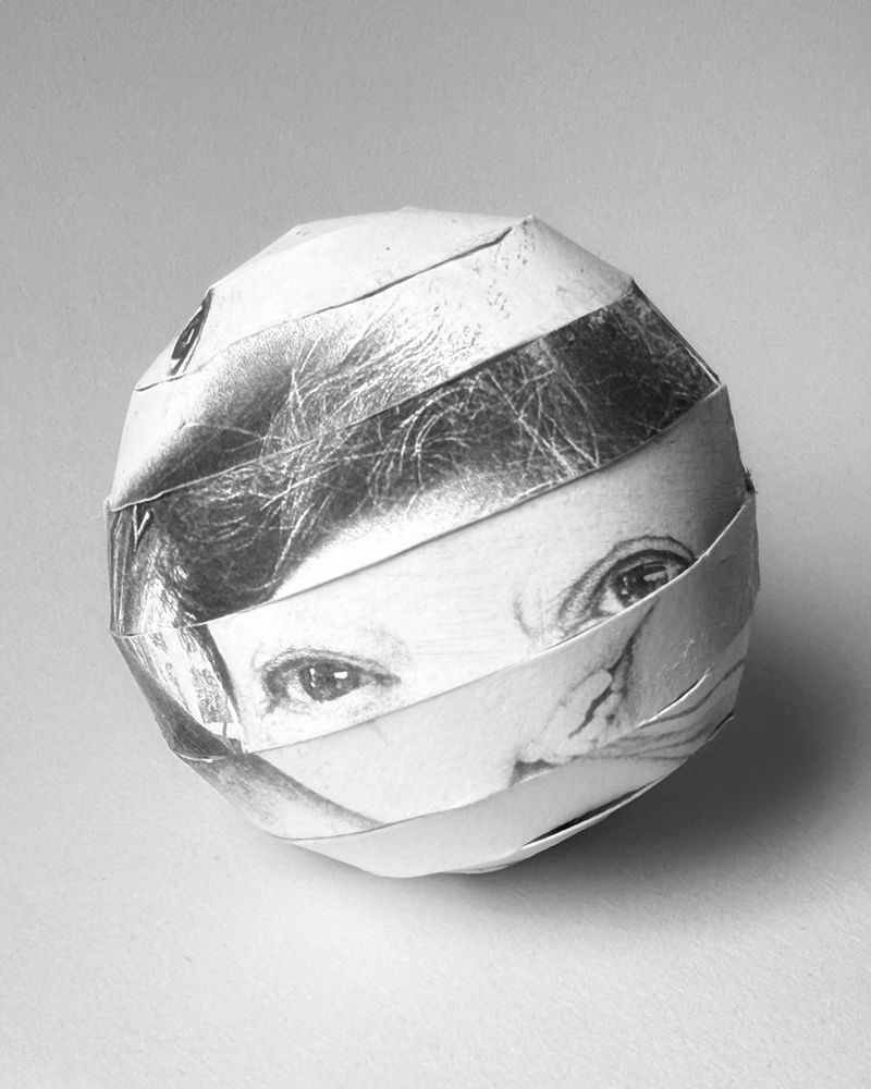 © Julia Zyrina - Image from the The geometry of kinship photography project