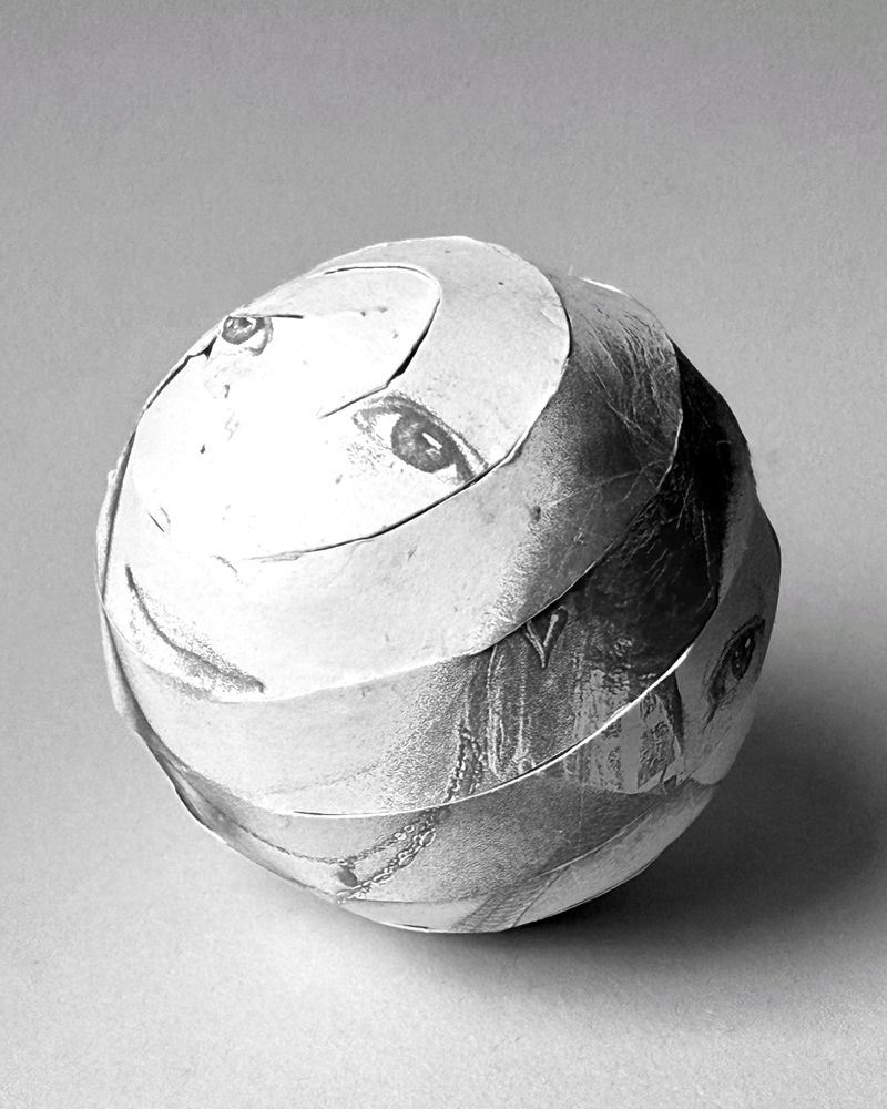 © Julia Zyrina - Image from the The geometry of kinship photography project