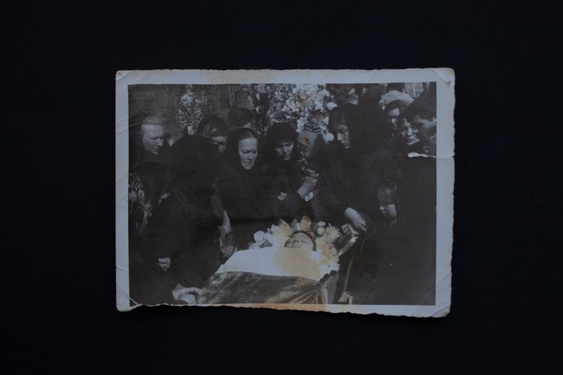 © Arina Titova - The funerals of my grandfather Anatoly. He died aged 23. To the right of the baby (my mother) stands my grandmother Raisa.