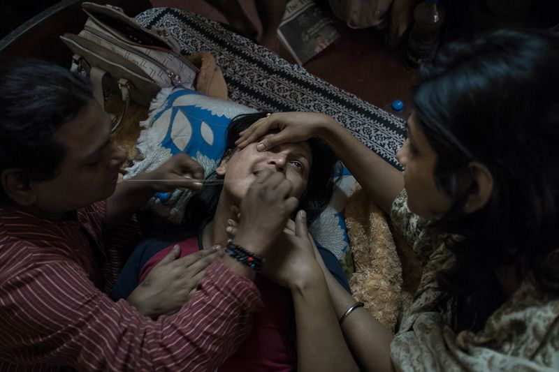© Alice Sassu - Raina and friends during a traditional beard removal procedure