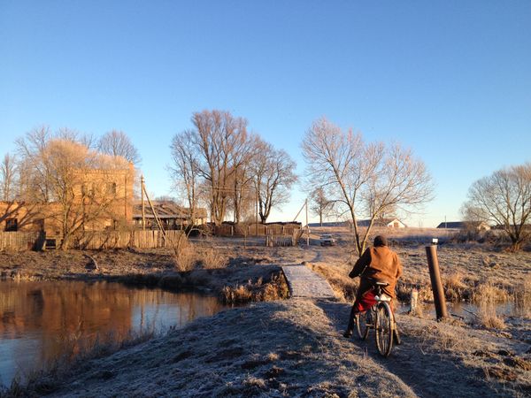 © Ossetrova Eugeniya - Image from the back view photography project