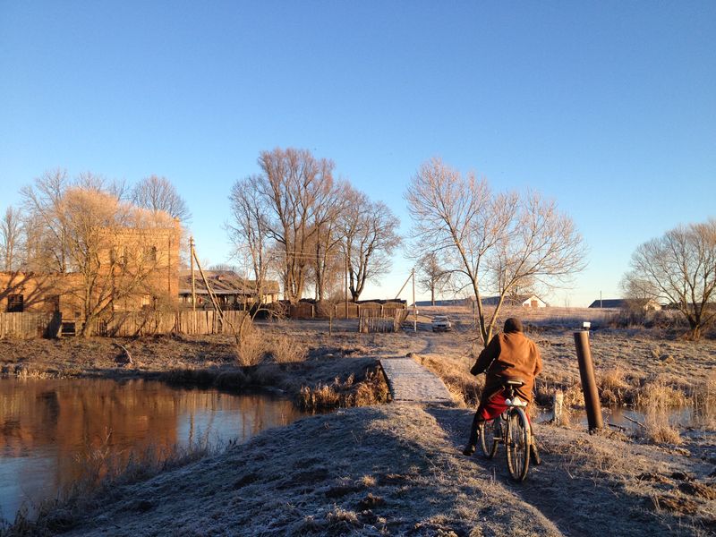 © Ossetrova Eugeniya - Image from the back view photography project